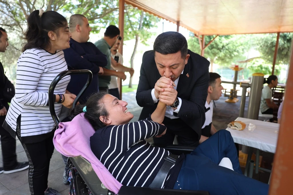 Başkan Rasim Arı &Ouml;zel İnsanlarla Buluştu