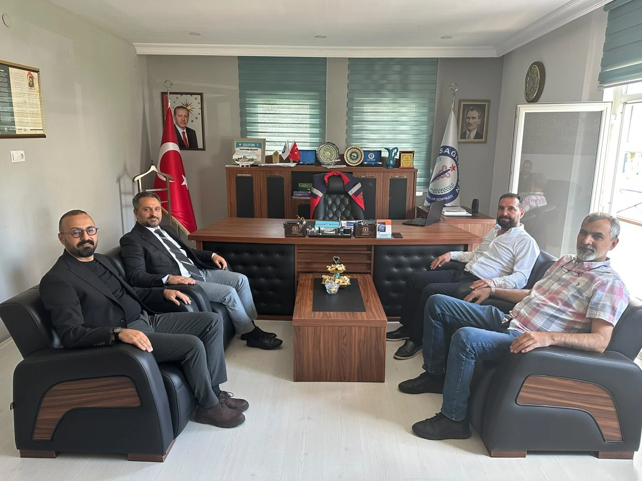 İl M&uuml;d&uuml;r&uuml; Sel&ccedil;uk'tan Sağlık-Sen'e Ziyaret