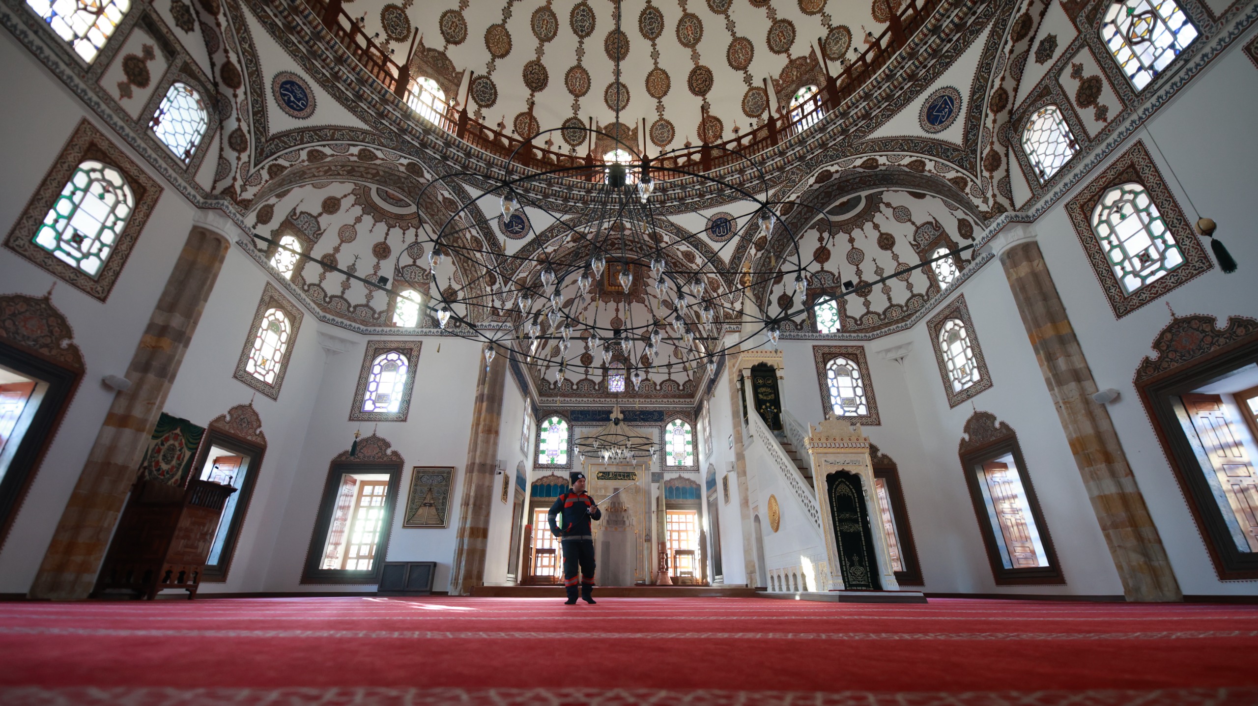Nevşehir Belediyesi'nden Camilere Mis Kokulu Bayram Hazırlığı