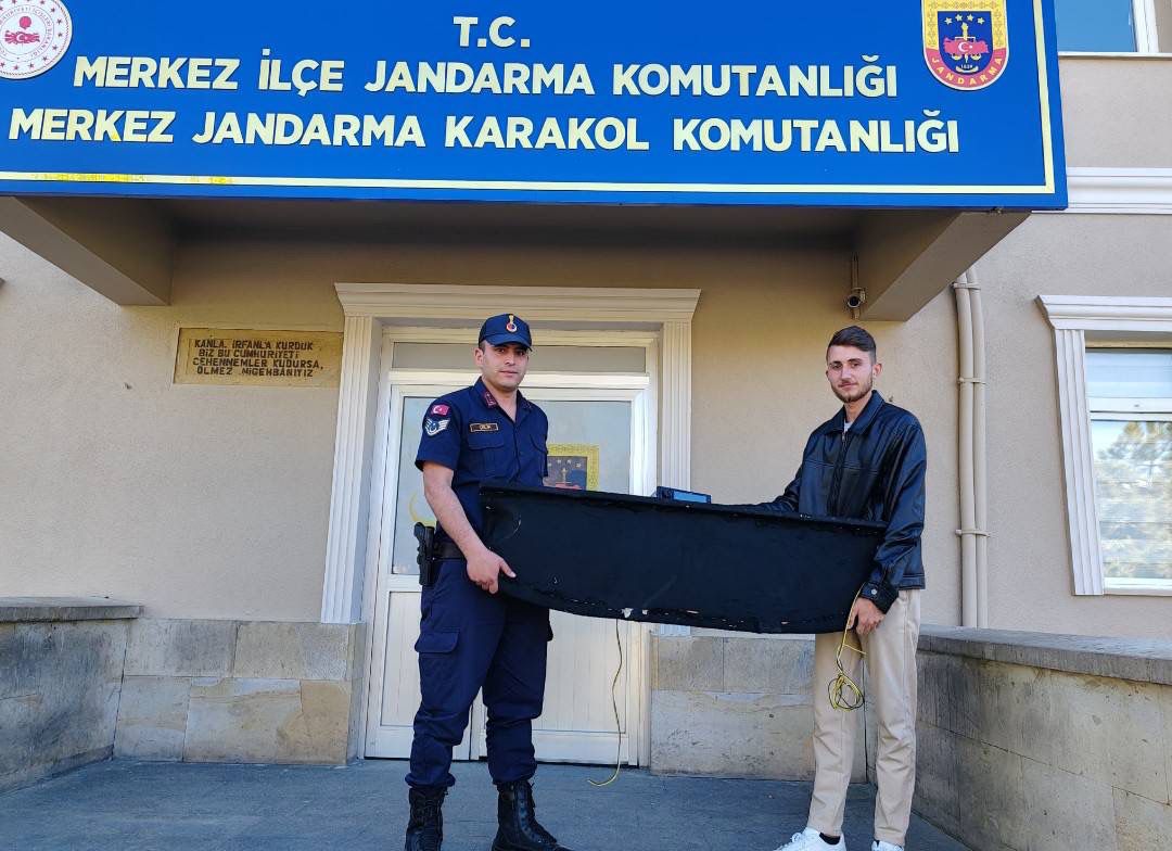 Nevşehir'de JASAT'tan Ka&ccedil;amadılar: Otodan Hırsızlık &Ccedil;&ouml;z&uuml;ld&uuml;