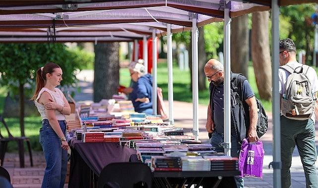 1. Buca Kitap G&uuml;nleri vatandaşlardan b&uuml;y&uuml;k ilgi g&ouml;r&uuml;yor