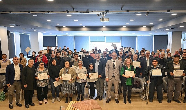 100 yeni arıcı sertifikalarını t&ouml;renle aldı