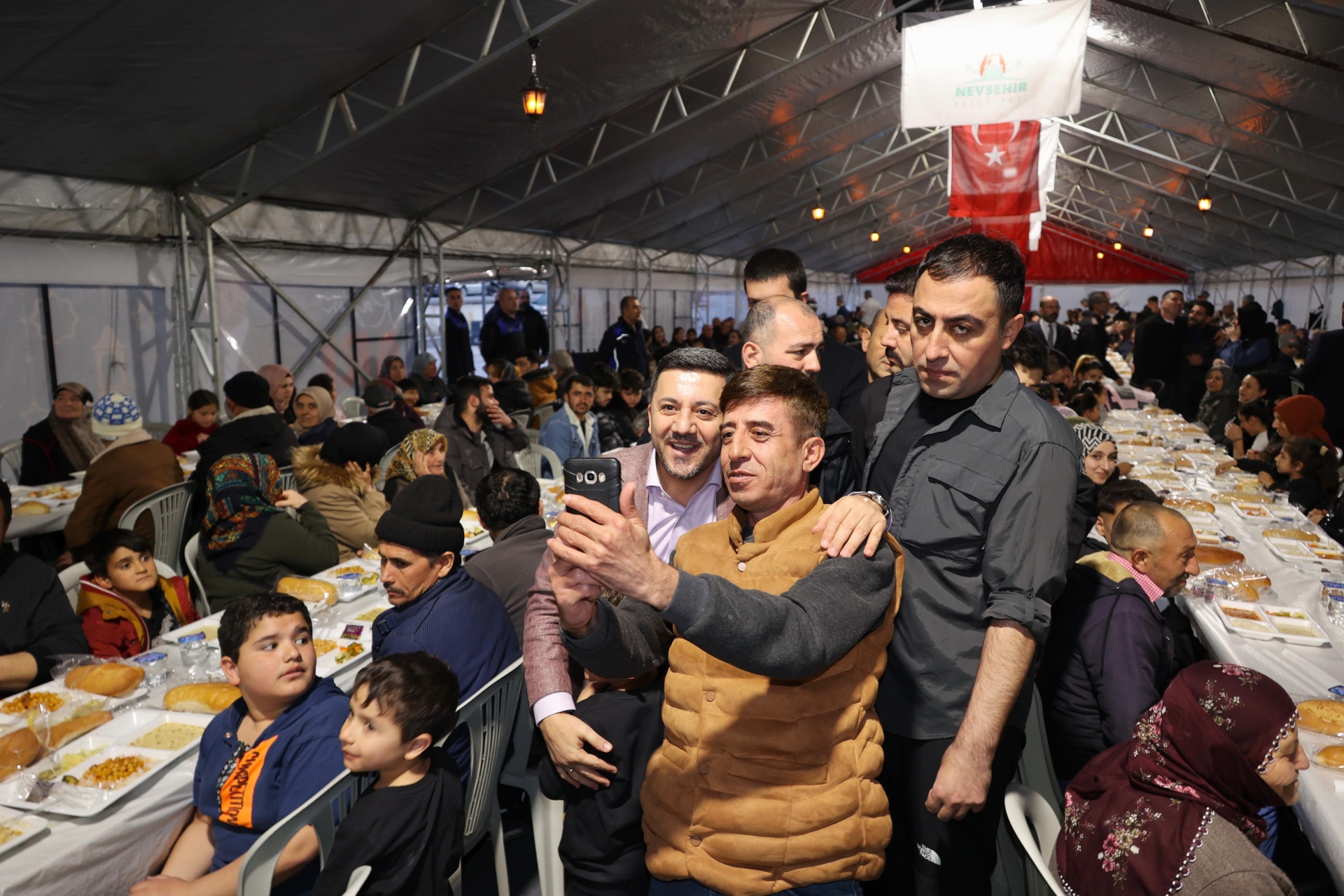 Başkan Arı, Ramazan Ayında Nevşehirli Esnaflarla Buluştu