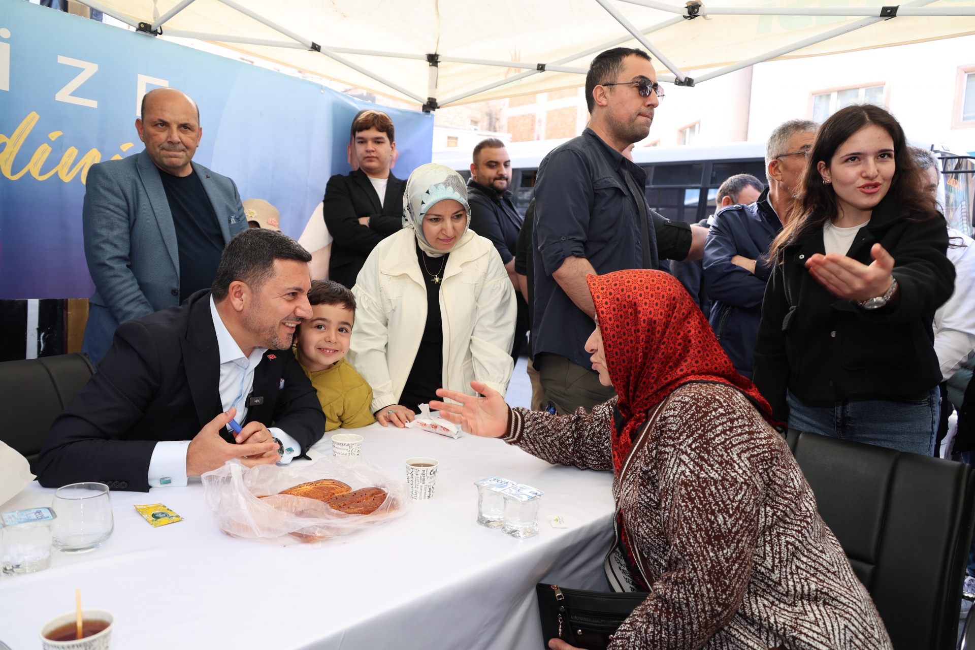 Başkan Arı Makamı Sokağa Taşıdı