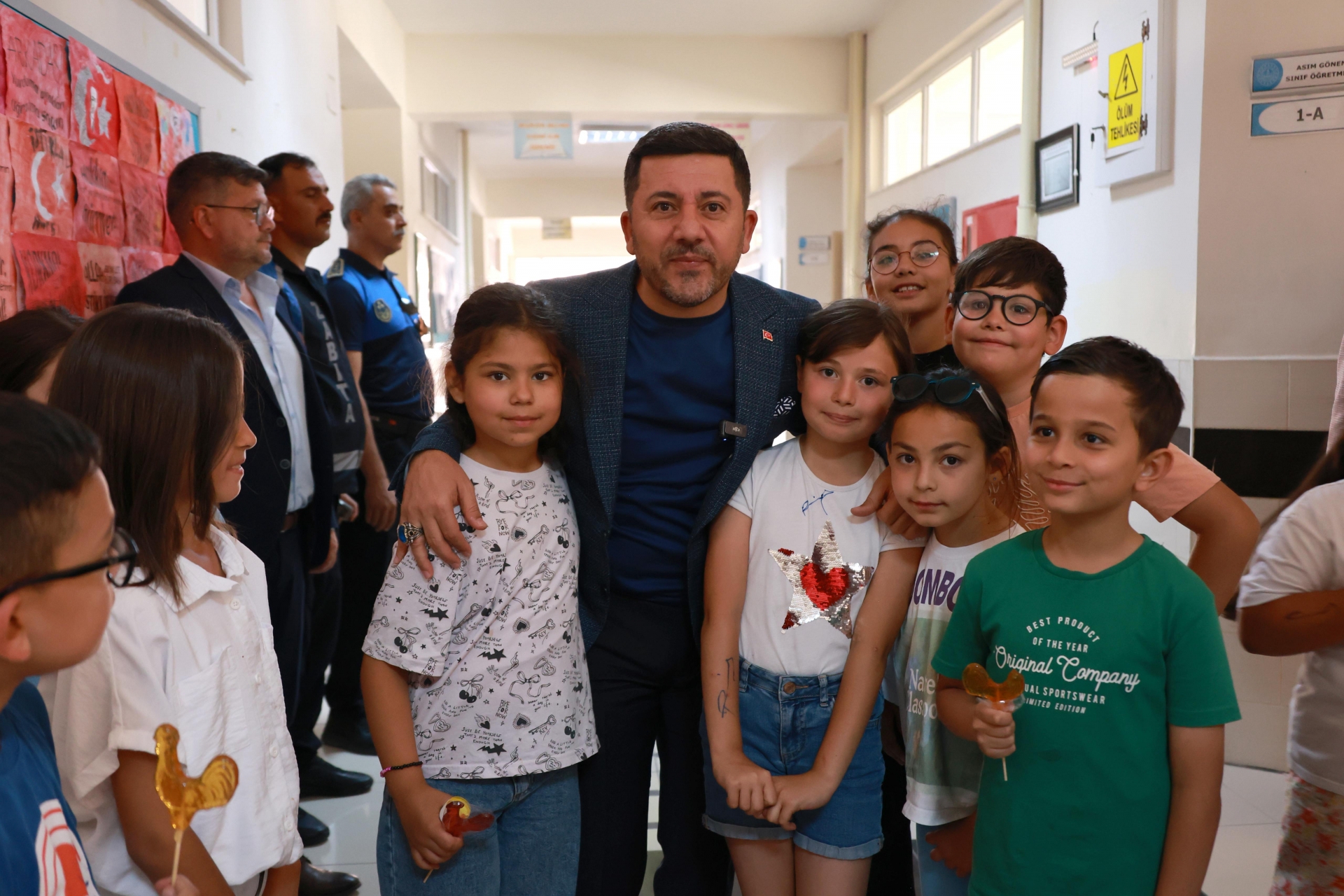 Başkan Arı&rsquo;dan Miniklere Karne Hediyesi