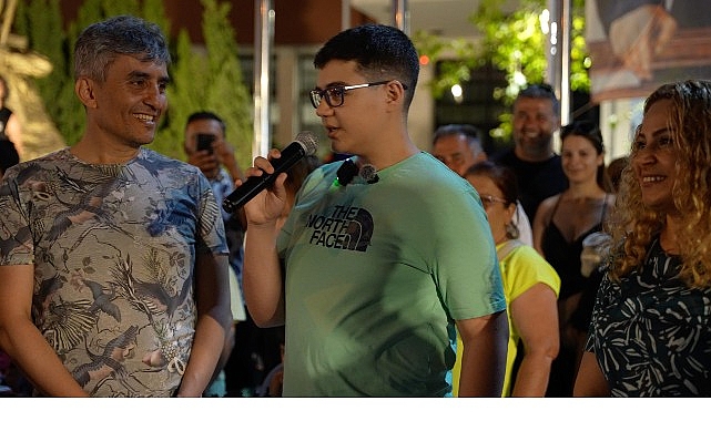 11. &Ccedil;eşme Uluslararası A&ccedil;ık Satran&ccedil; Turnuvası&rsquo;nda Simultane G&ouml;steri yoğun ilgi g&ouml;rd&uuml;!