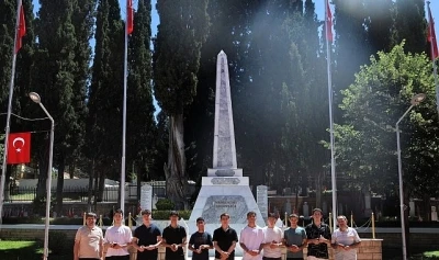 15 Temmuz &ouml;ncesi şehitlikte anlamlı buluşma
