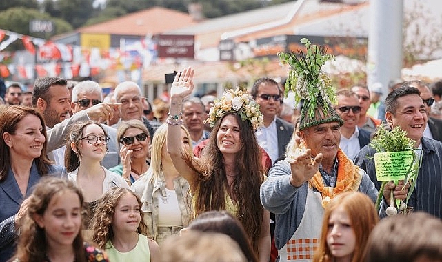 15. Uluslararası Ala&ccedil;atı Ot Festivali y&uuml;z binlerce kişiyi ağırladı