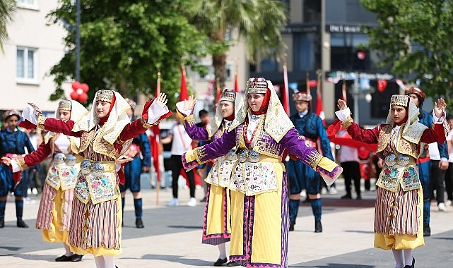 19 Mayıs Atat&uuml;rk&rsquo;&uuml; Anma Gen&ccedil;lik ve Spor Bayramı, Narlıdere&rsquo;de de resmi t&ouml;renlerle kutlandı