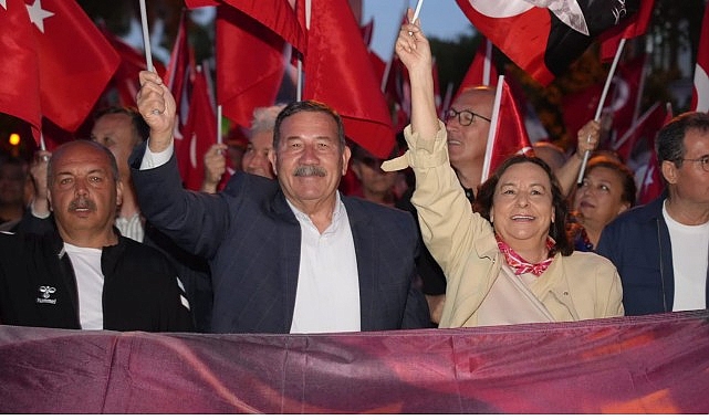 19 Mayıs Coşkusu Fener Alayı ve Işın Karaca Konseriyle Ta&ccedil;landı