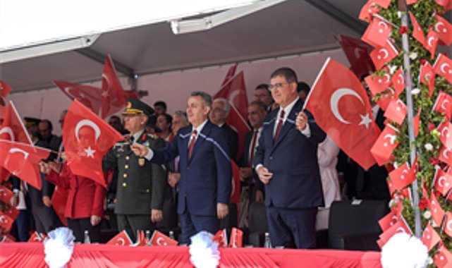 19 Mayıs coşkusu İzmir&rsquo;i sardı