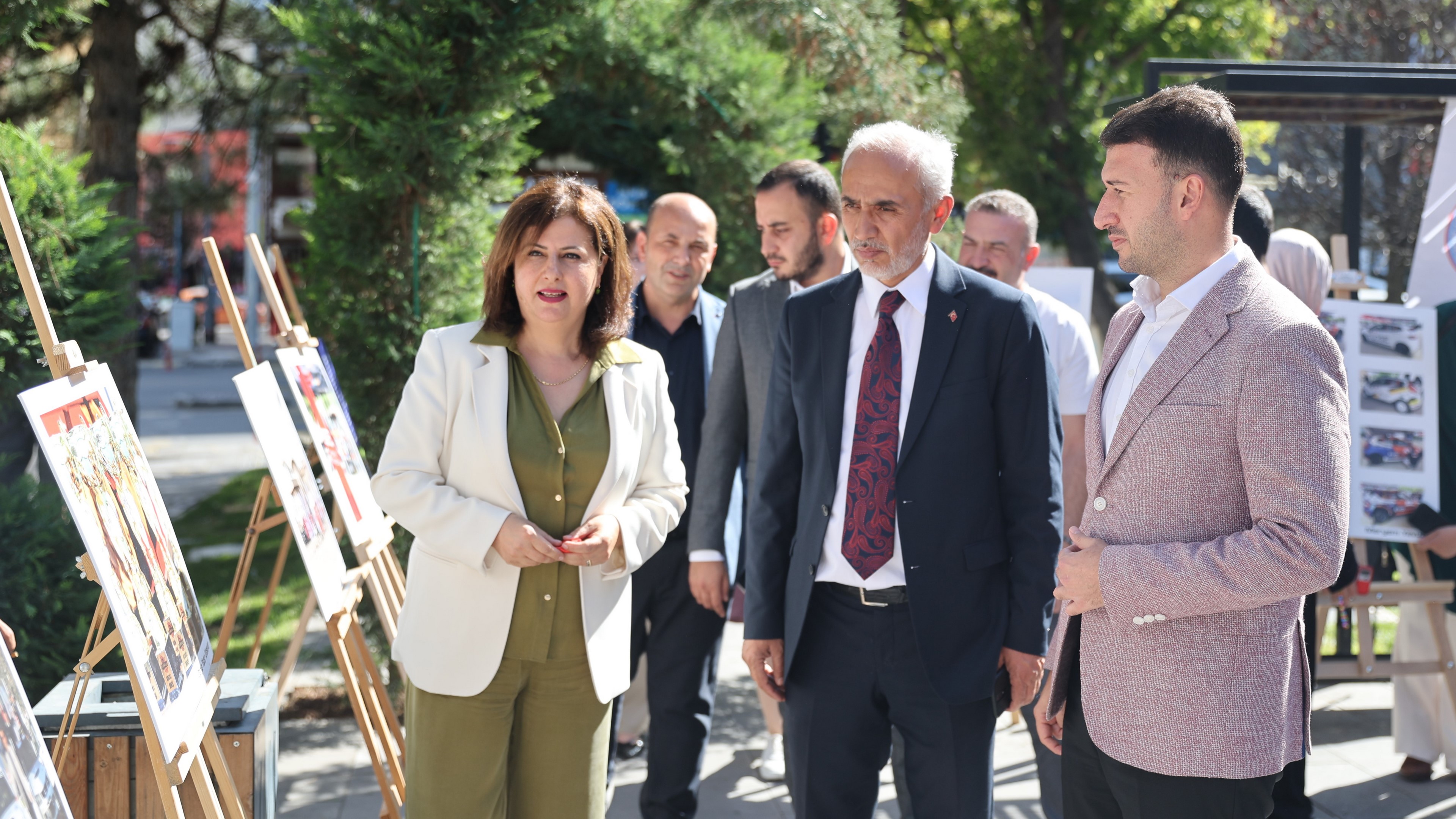 Nevşehir&rsquo;de bu yıl birincisi ger&ccedil;ekleştirilen Kapadokya Rallisi&rsquo;nde &ccedil;ekilen fotoğraflar Tarık Kesek&ccedil;i Parkı&rsquo;nda sergileniyor.