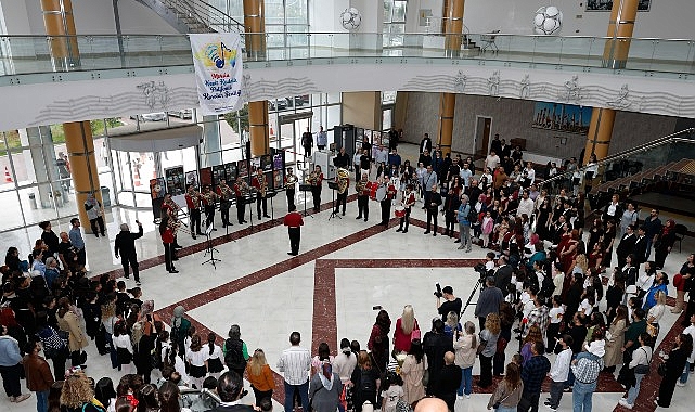 21 Nevit Kodallı &Ccedil;oksesli Korolar Festivali&rsquo;nde 7 şehirden 1800 korist sahne aldı