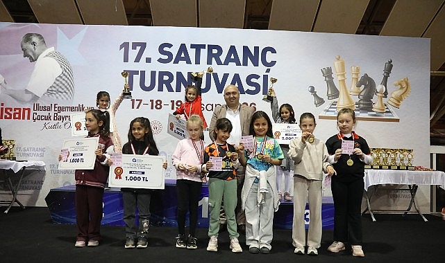 23 Nisan &Ccedil;ocuk ve U&ccedil;urtma Festivali hafta sonu doldu taştı
