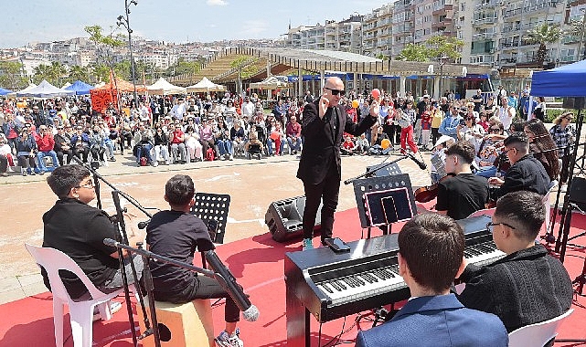 23 Nisan coşkusu Konak&rsquo;tan yayıldı: &Ccedil;ocuk Şenliği&rsquo;ne yoğun ilgi