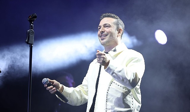 23 Nisan şenliklerinde Oğuzhan Ko&ccedil; r&uuml;zg&acirc;rı esti