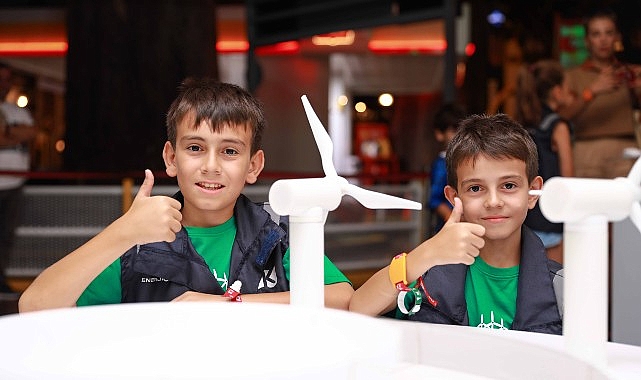 23 Nisan&rsquo;a &Ouml;zel Yenilenebilir Enerji Boyama At&ouml;lyesi&rsquo;nde &Ccedil;ocukların Hayalleri Renklendi