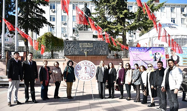24 Kasım &Ouml;ğretmenler G&uuml;n&uuml; D&uuml;zenlenen Programla Kutlandı