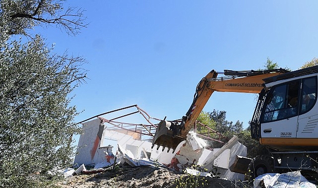25 ka&ccedil;ak yapı yıkıldı