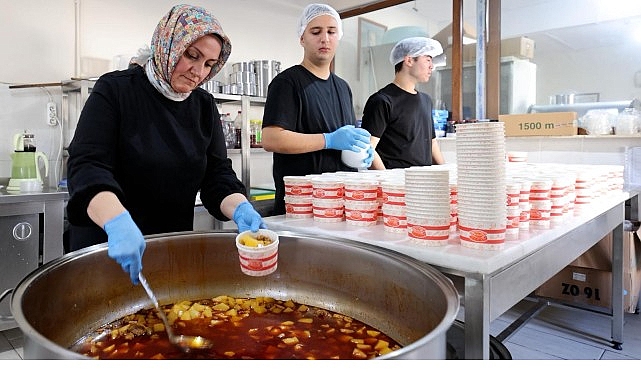 250 vatandaşa her g&uuml;n sıcak yemek