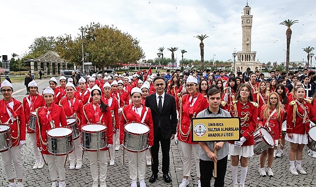 29 Ekim Cumhuriyet Bayramı Etkinlikleri, İzmir&rsquo;de B&uuml;y&uuml;k Bir Coşkuyla Devam Ediyor