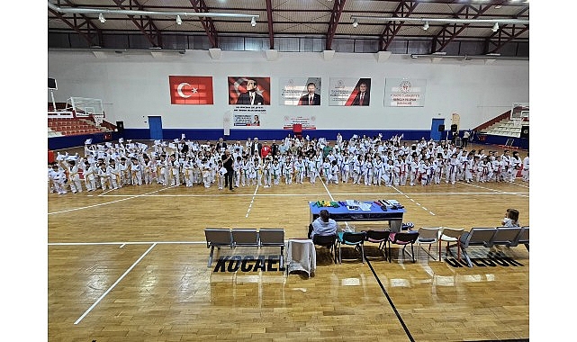 293 G&ouml;lc&uuml;k Belediyespor Taekwondo Sporcusu Kuşak Atladı