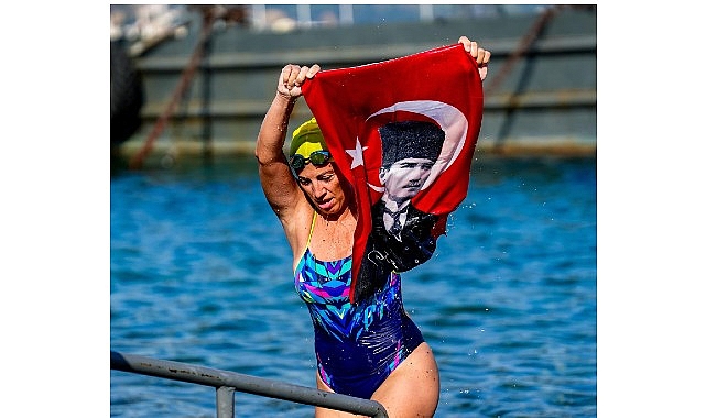 30 Ağustos&rsquo;ta 30 Saatlik Y&uuml;zme Performansı
