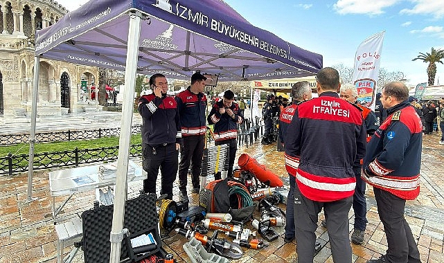 30 Ekim ve 6 Şubat&rsquo;ın sessiz tanıkları İzmir&rsquo;de sergilendi