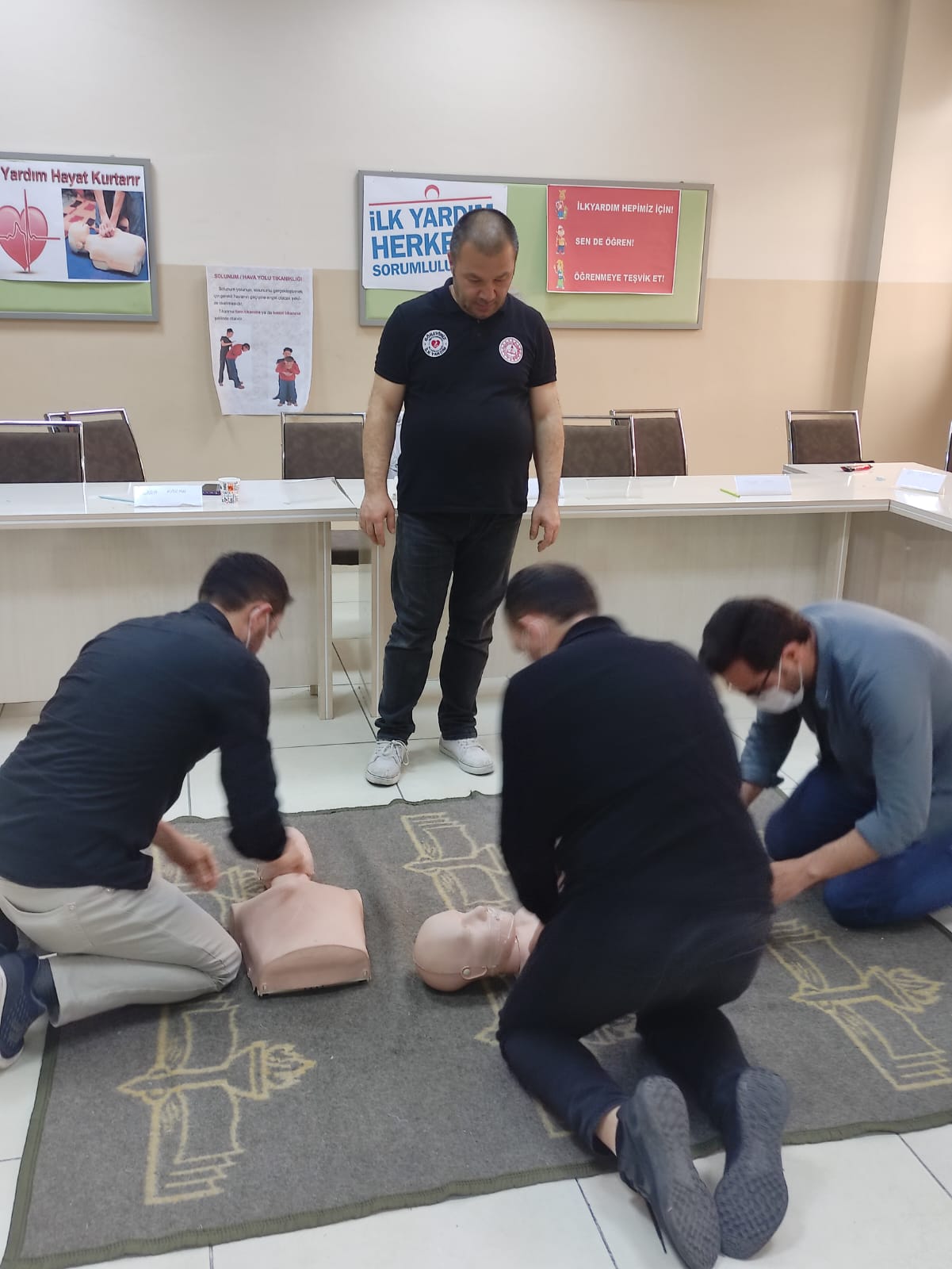 İLK YARDIM EĞİTİMLERİ D&Uuml;ZENLENMEYE DEVAM EDİYOR