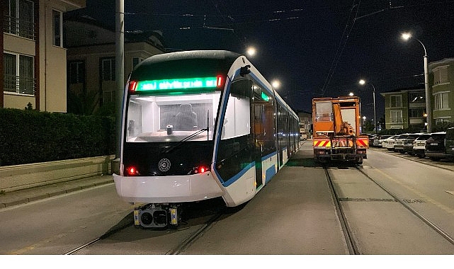 5 tramvaydan d&ouml;rd&uuml;nc&uuml;s&uuml; raylara indi