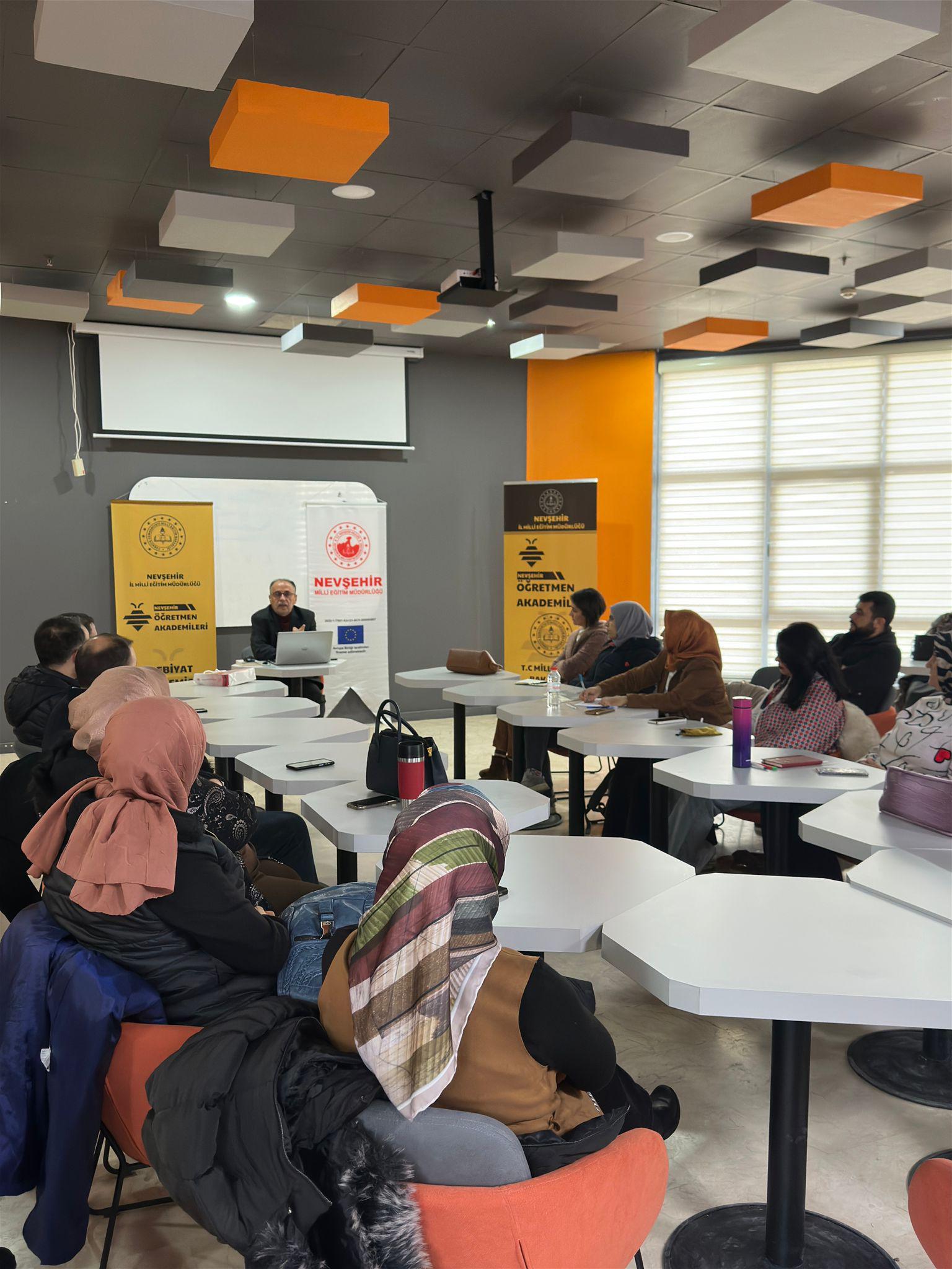 NEVŞEHİR &Ouml;ĞRETMEN AKADEMİLERİ" 'EDEBİYAT AKADEMİSİ' PROGRAMLARI DOLUDİZGİN DEVAM EDİYOR