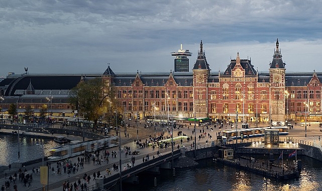 6 B&ouml;l&uuml;mden Oluşan &lsquo;7/24: Amsterdam Tren İstasyonu&rsquo; 12 Mayıs Pazartesi 22.00&rsquo;de Başlıyor