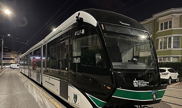 9. tramvay raylara indi, son ara&ccedil; yolda