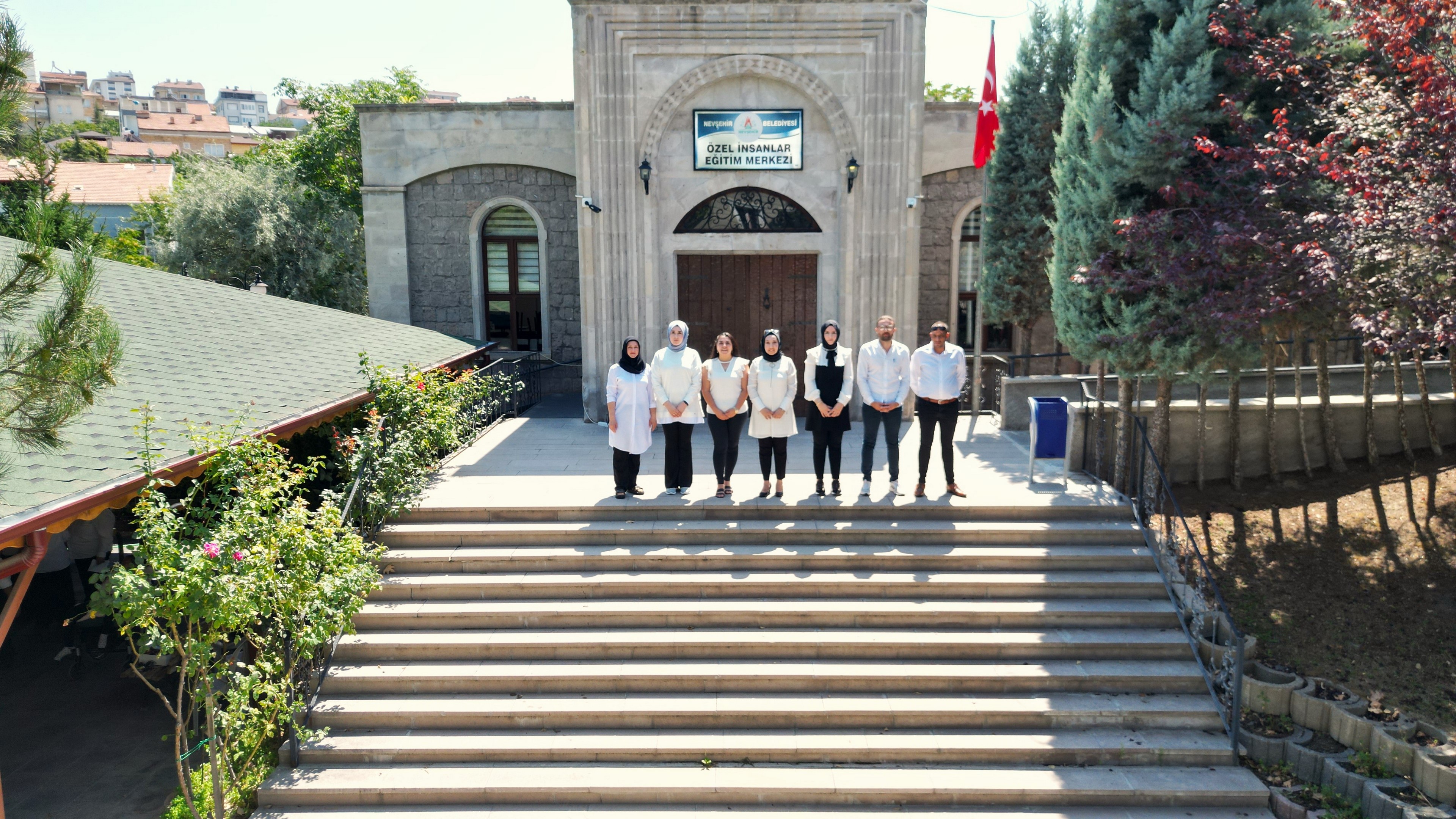 &Ouml;ZEL İNSANLAR EĞİTİM MERKEZİ&rsquo;NDE 30 AĞUSTOS KUTLAMASI