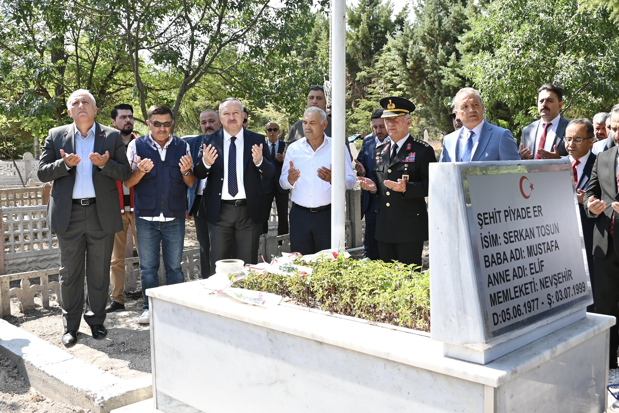 Vali Fidan ve Başkan Arı'dan 15 Temmuz Şehitlerine Ziyaret