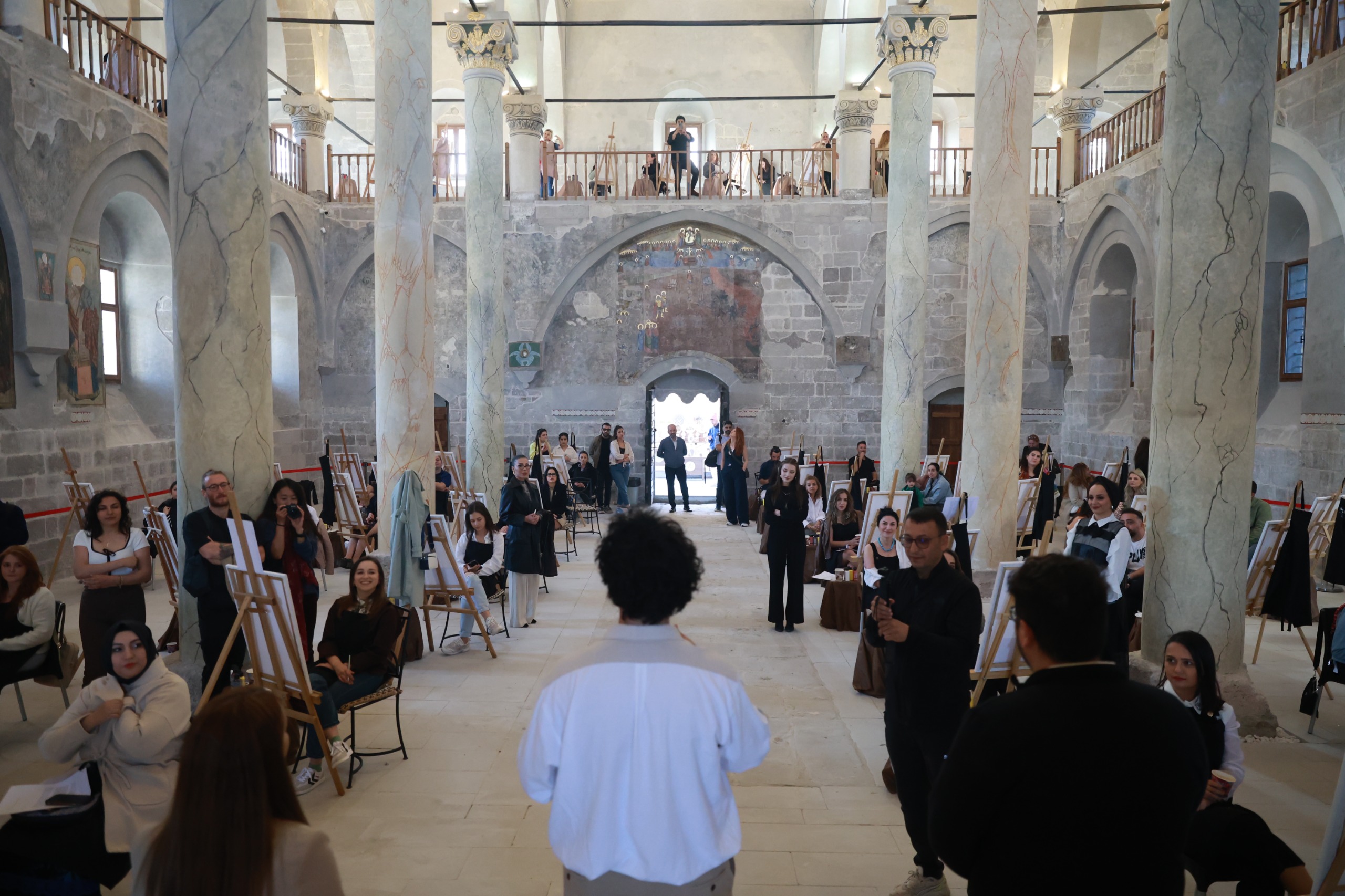 Moria Sanat&rsquo;tan Nevşehir Kalesi Meryem Ana Kilisesinde 100 Kişilik Resim Terapisi Etkinliği