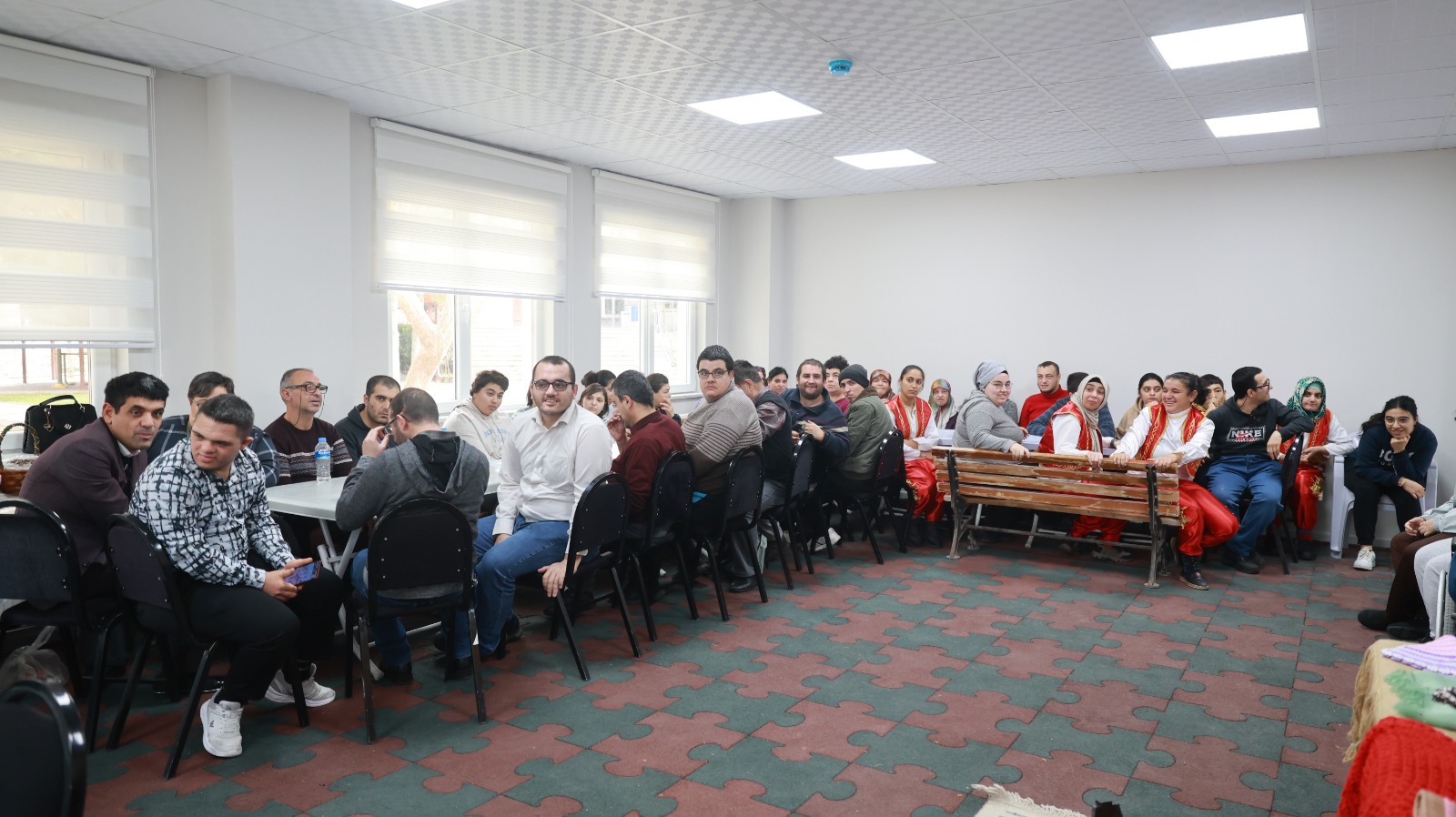Ozel Insanlar Egitim Merkezi'nde Yerli Mali Haftasi kutlama programi