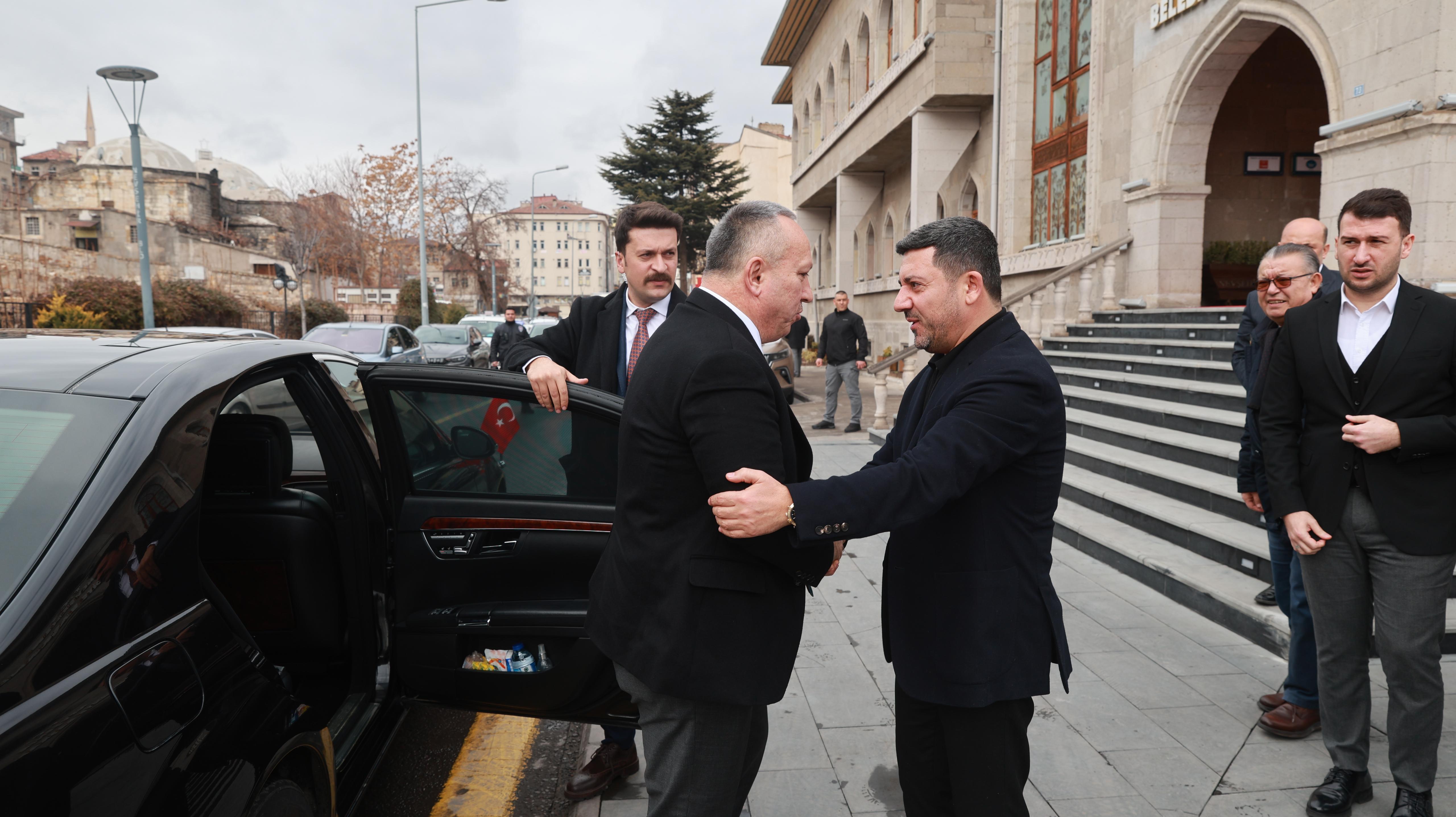 Vali Ali Fidan'dan Belediye Başkanı Rasim Arı'ya Ziyaret