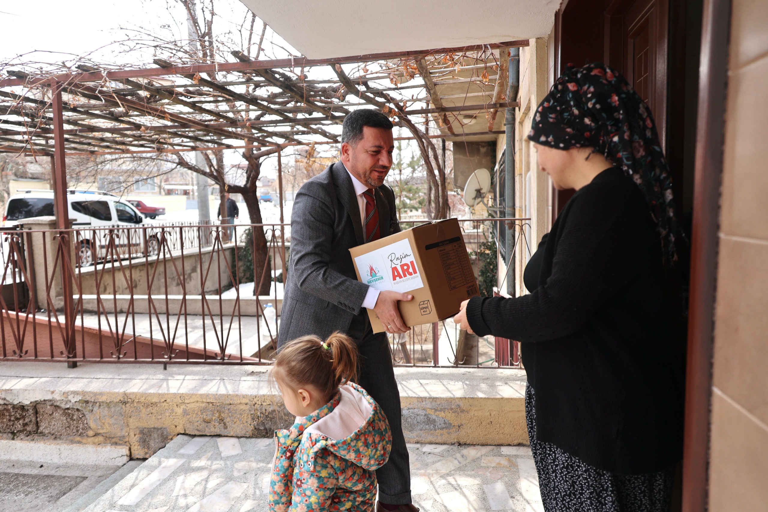 Nevşehir Belediyesi&rsquo;nden İhtiya&ccedil; Sahibi Ailelere Gıda Kolisi