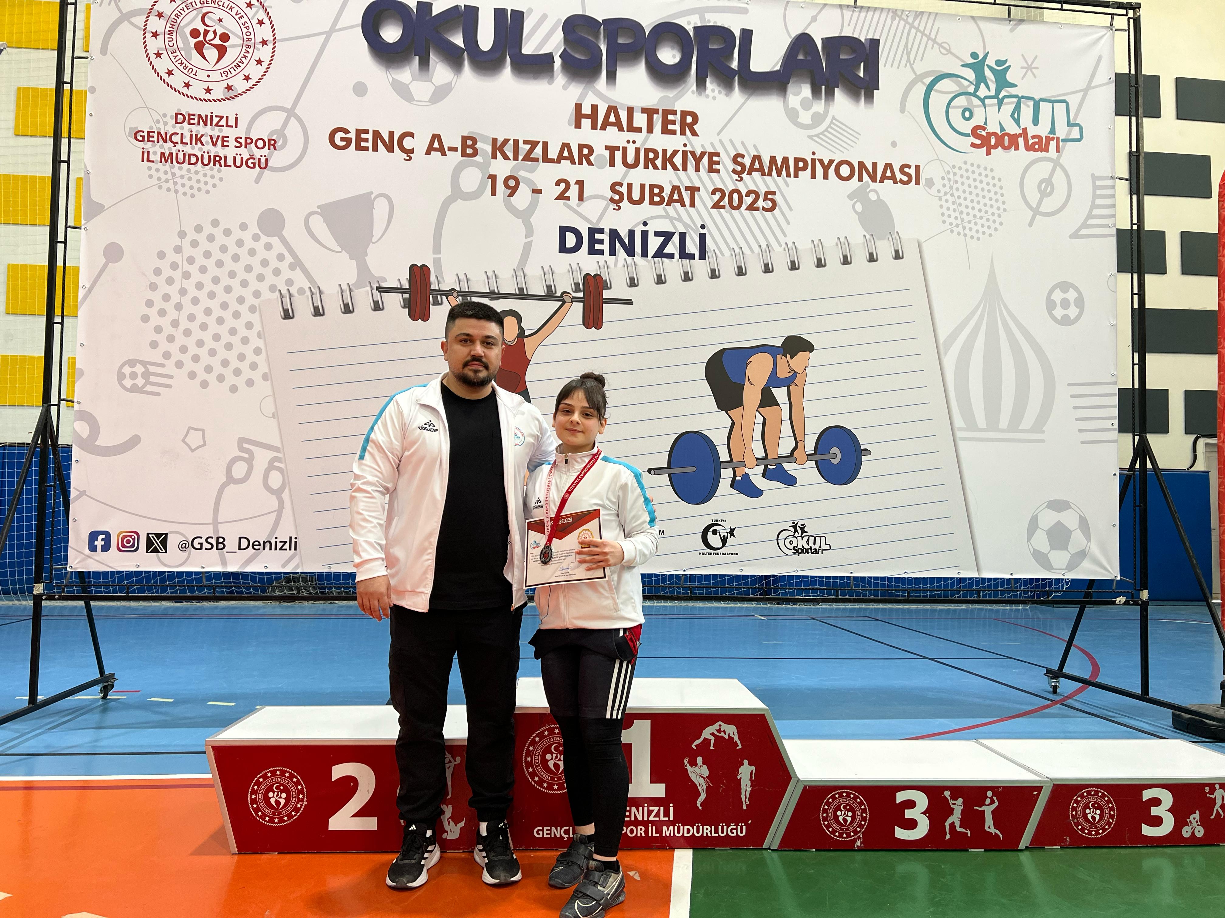 Nevşehirli Halterci Hatice Kızmaz T&uuml;rkiye İkincisi Oldu