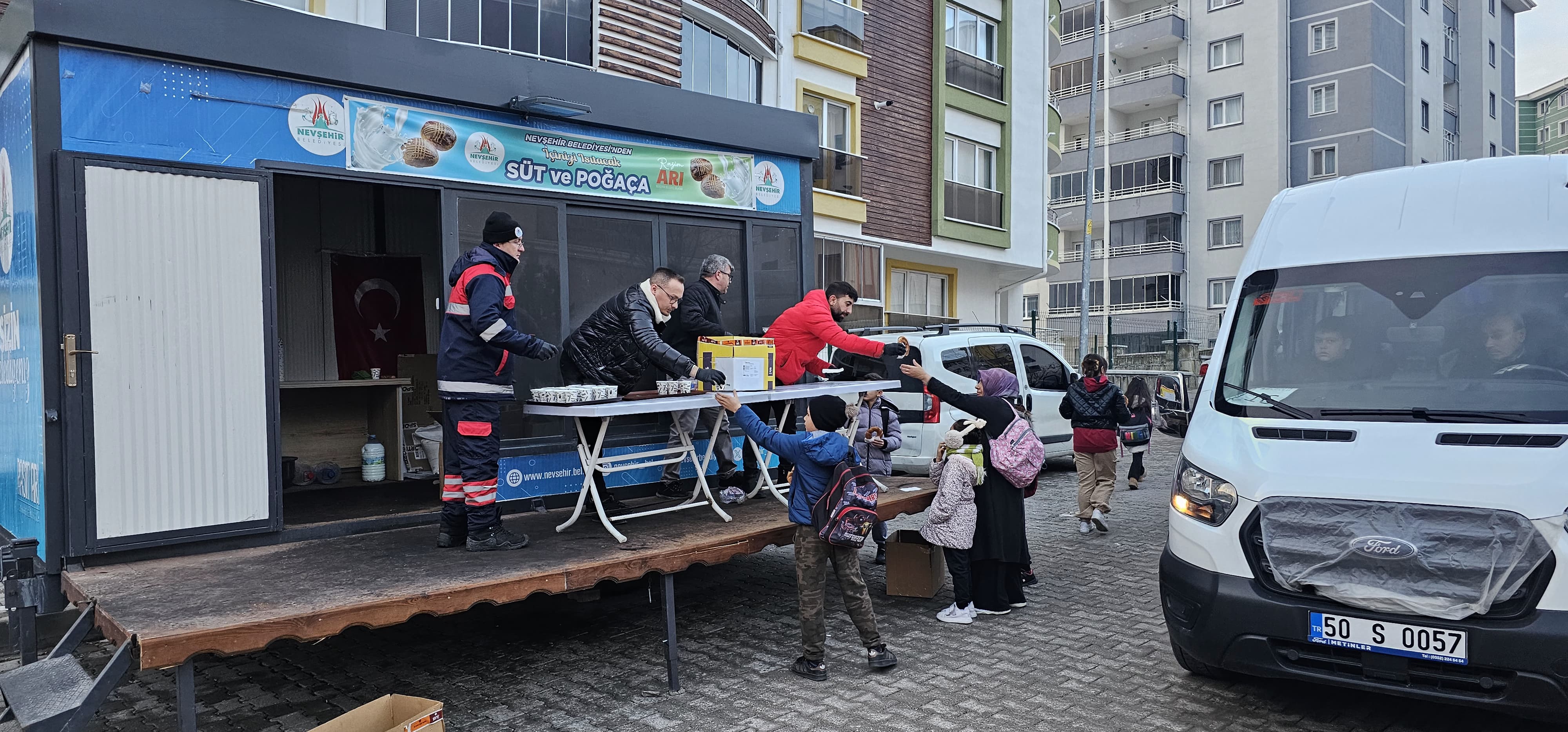 Nevşehir Belediyesi&rsquo;nin Poğa&ccedil;a ve S&uuml;t İkramı S&uuml;r&uuml;yor