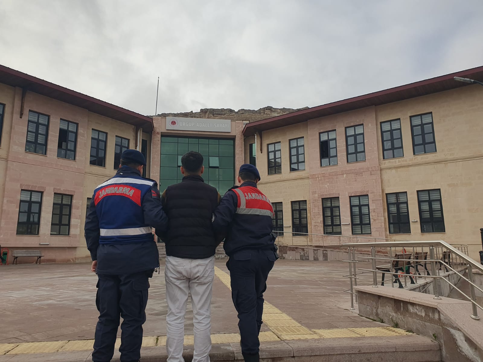 Jandarma Ekipleri, Uyuşturucu Ticareti Yapan Suriyeliyi Nevşehir'de Yakaladı