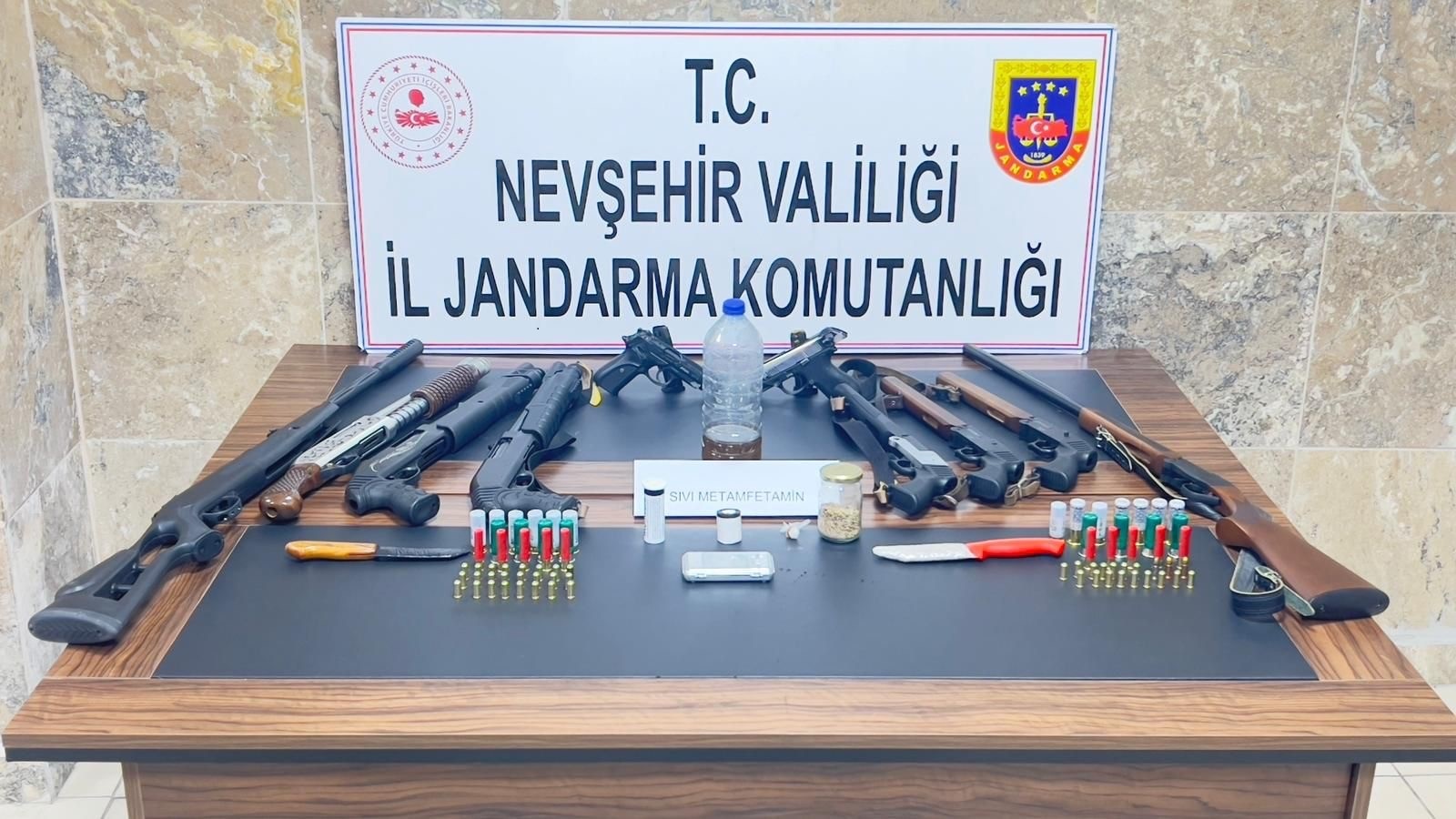 Uyuşturucu ve uyarıcı madde ile yakalandı