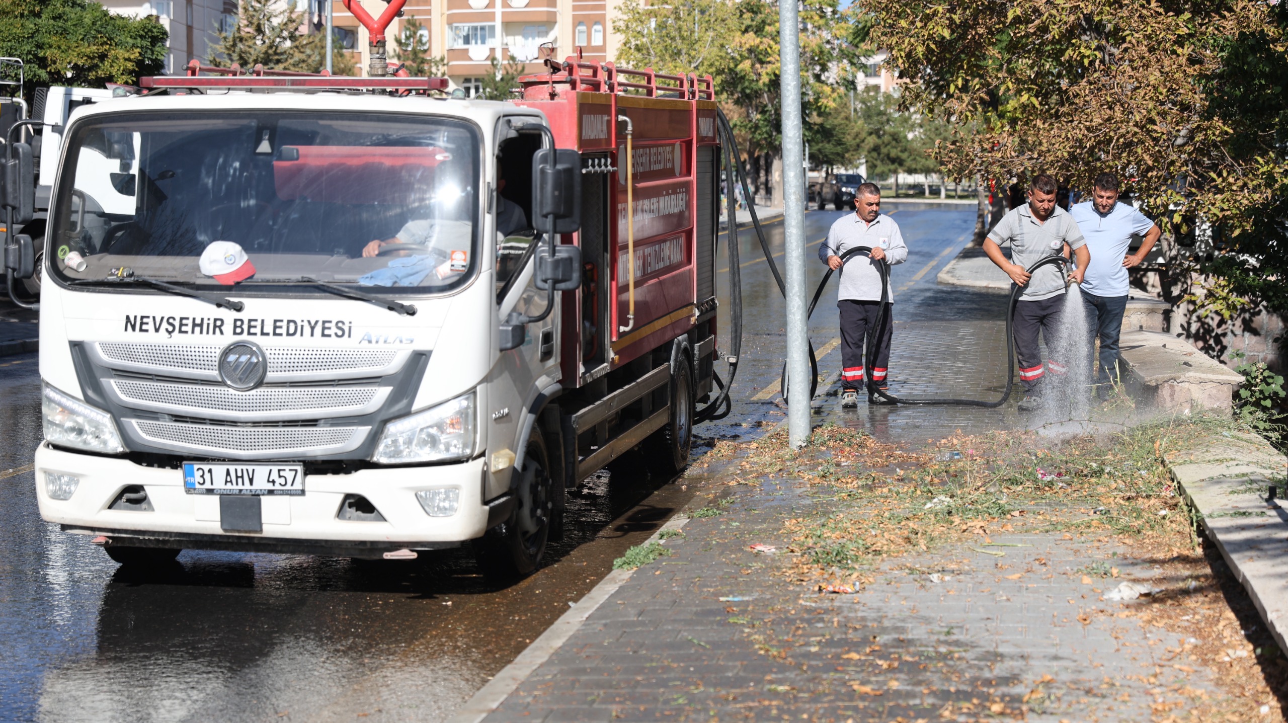 T&Uuml;RKİYE&rsquo;YE &Ouml;RNEK OLAN TEMİZLİK SEFERBERLİĞİNE VATANDAŞLARDAN TAM NOT