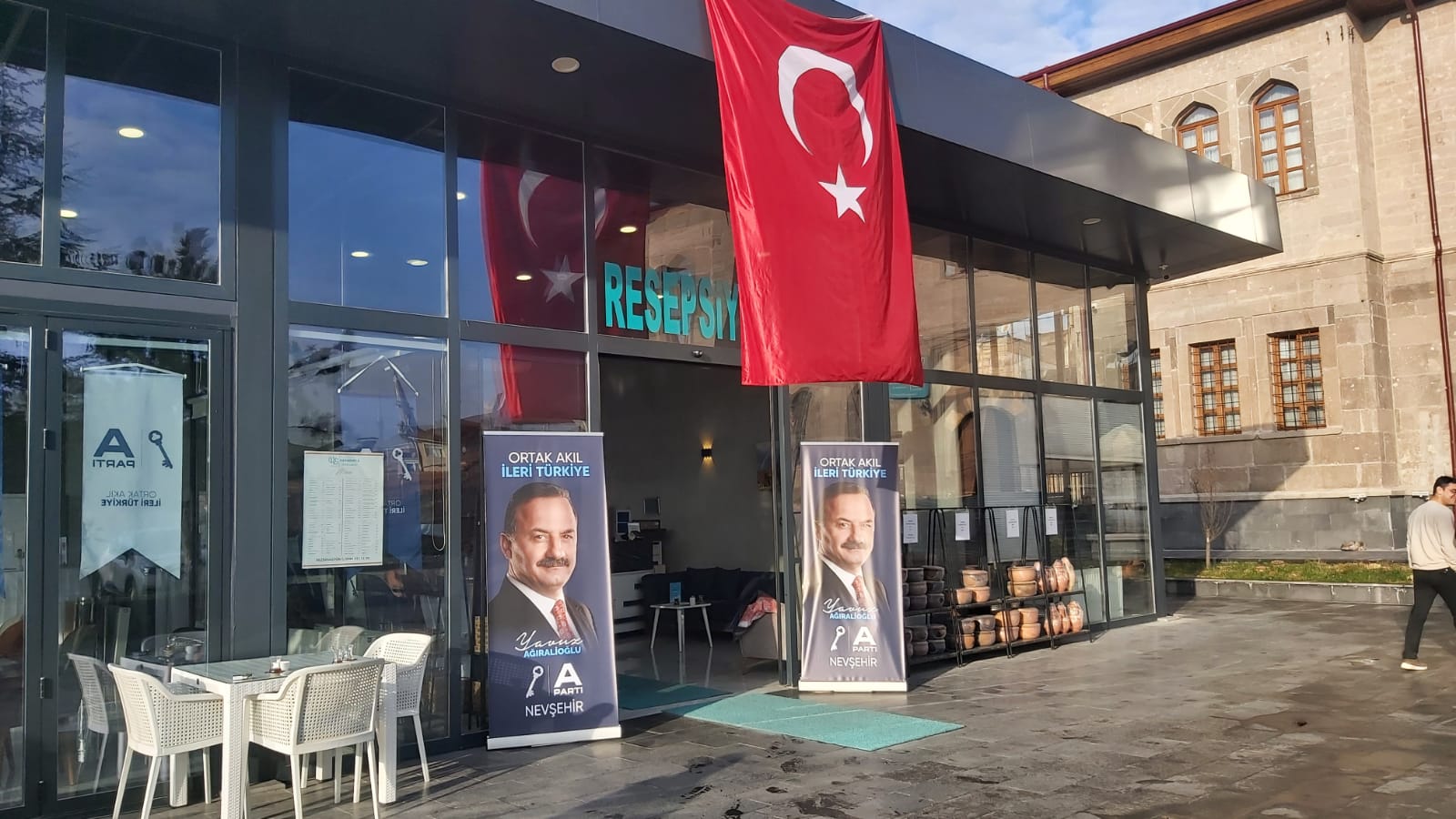 "T&uuml;rkiye'nin Geleceği İ&ccedil;in Umut ve &Ccedil;&ouml;z&uuml;m: Anahtar Parti'nin Vizyonu ve Hedefleri"