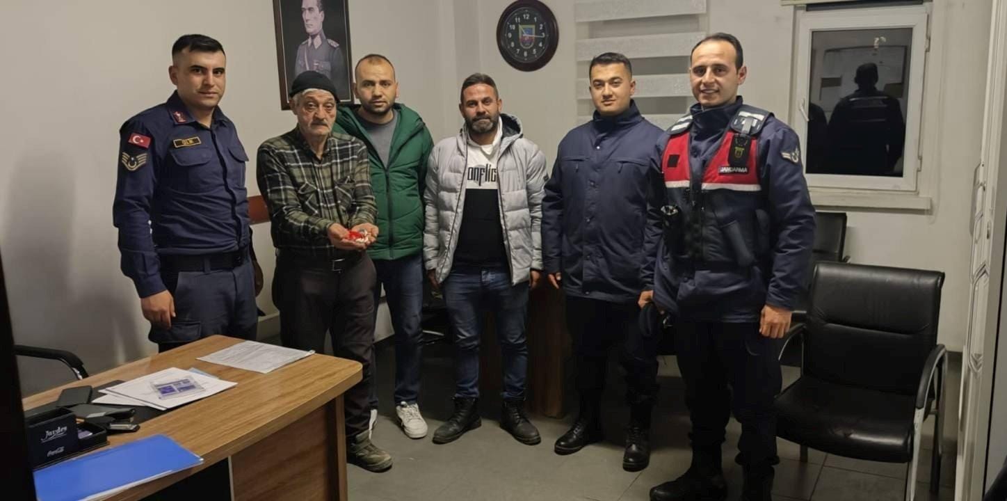 Jandarma, Telefon Dolandırıcılığını Son Anda &Ouml;nledi