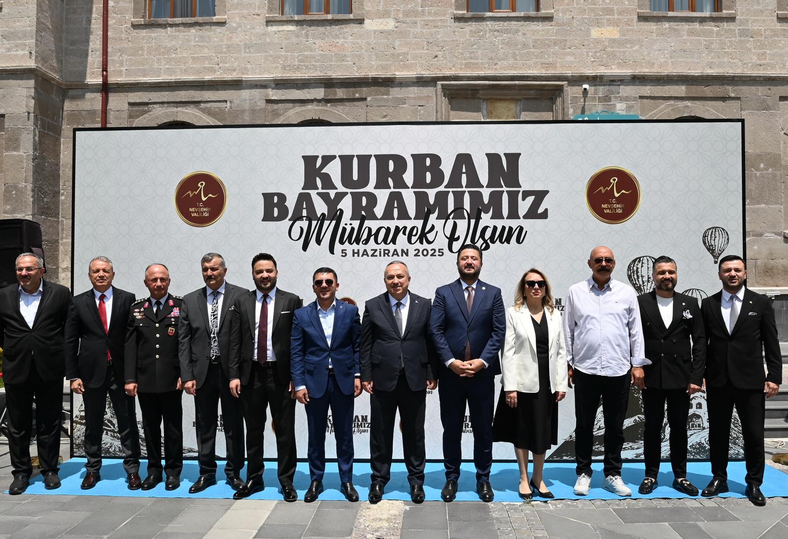 Vali Fidan, Bayramlaşma Programında Vatandaşlarla Buluştu