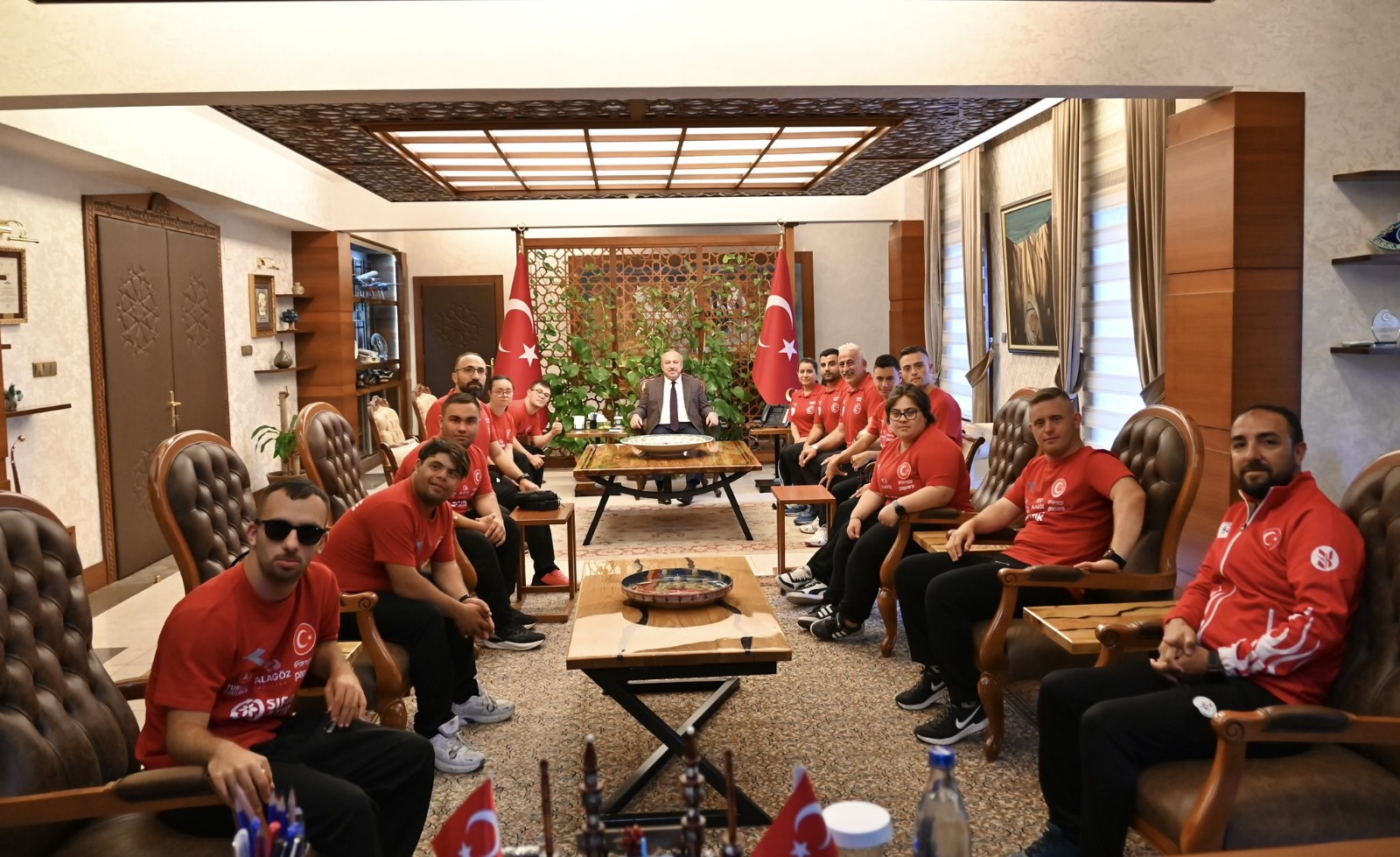 Vali Fidan, Avrupa Şampiyonası &Ouml;ncesi Milli Atletlerle Buluştu