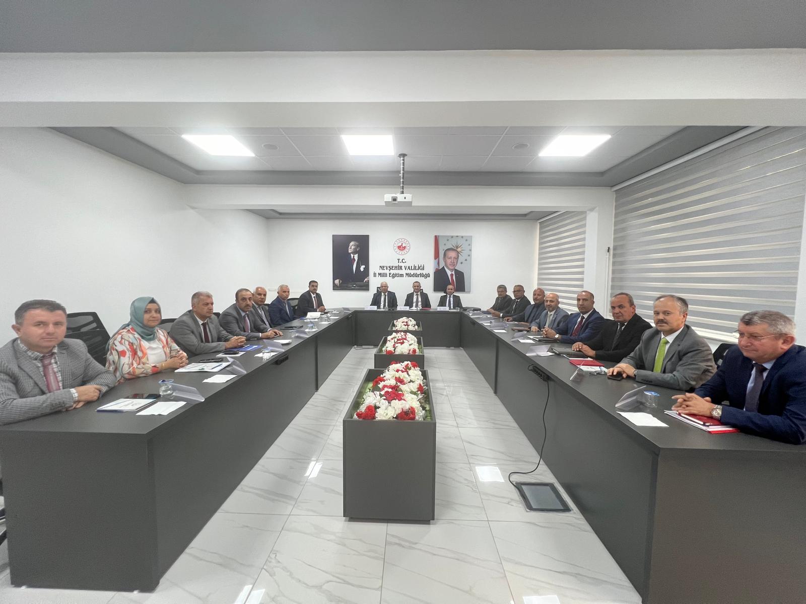 GENEL M&Uuml;D&Uuml;R SAYIN CEVDET VURAL VE DAİRE BAŞKANI YASİN VURAL, İL VE İL&Ccedil;E Y&Ouml;NETİCİLERİ İLE BİR ARAYA GELDİLER