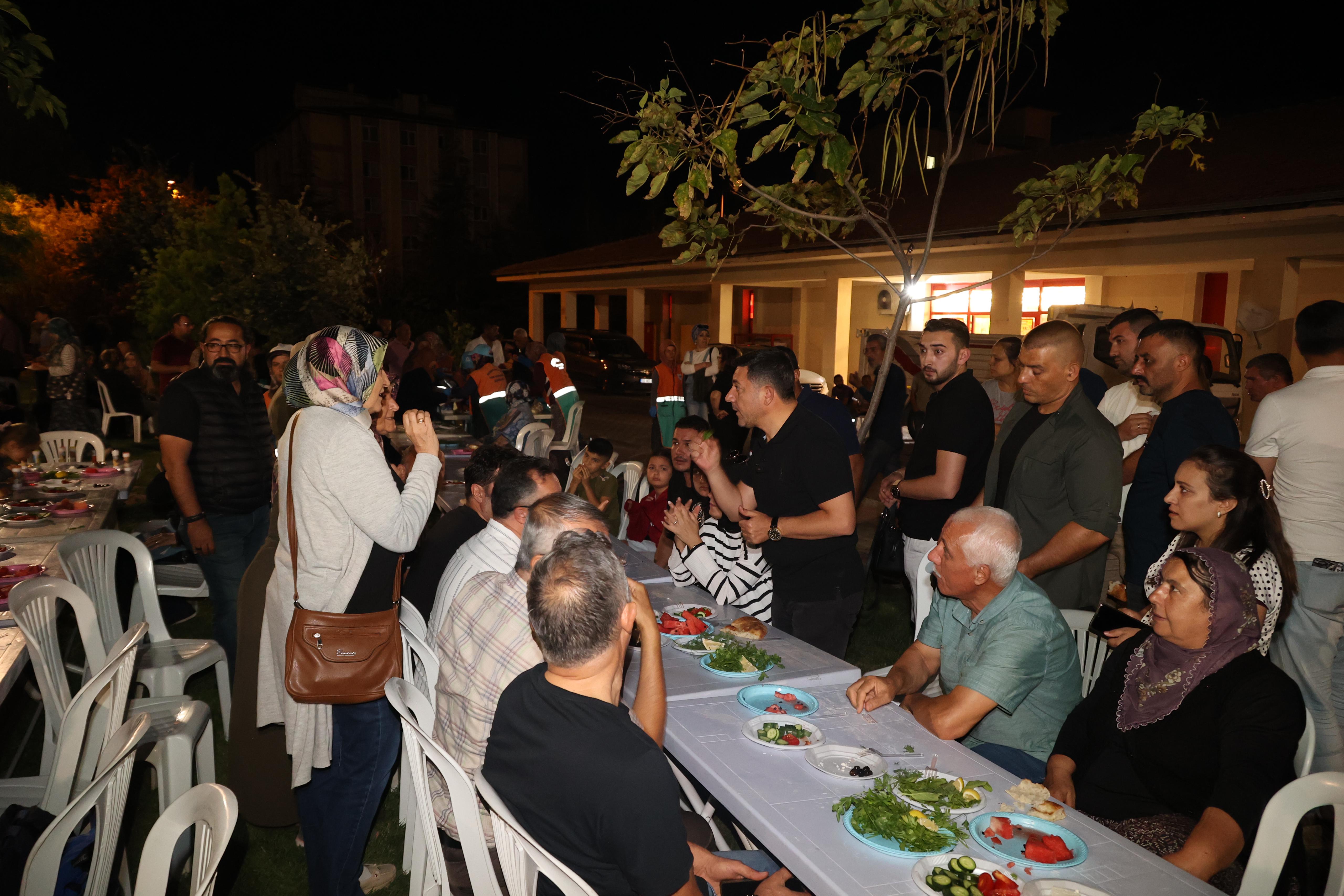 Rasim Arı'dan 2000 Evler Mahallesi'ne Ziyaret: Vatandaşların Talepleri Dinlendi.